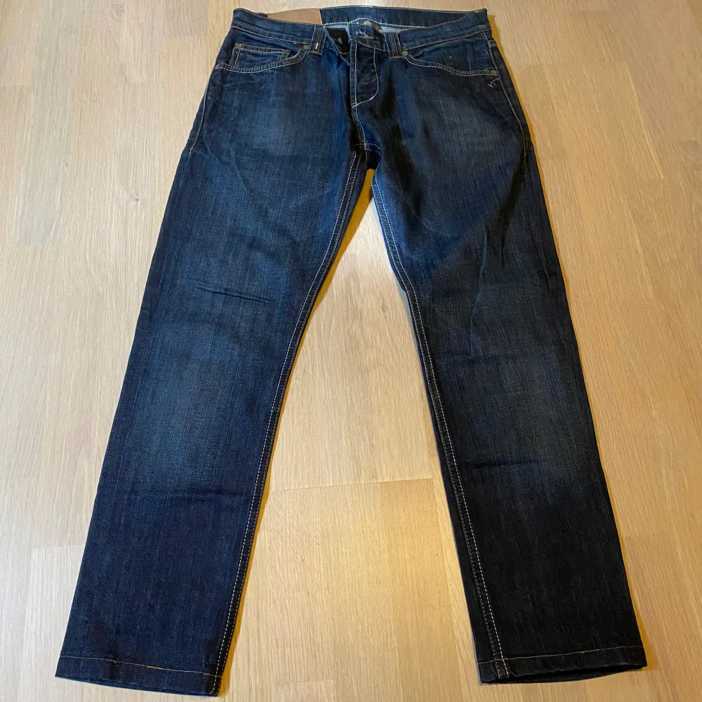 Tjena säljer ett par feta dondup ritchie jeans i bra skick. Nypris cirka 3000 mitt pris endast 349! Hör av er vid funderingar priset är inte hugget i sten 😊. Jeans & Byxor.