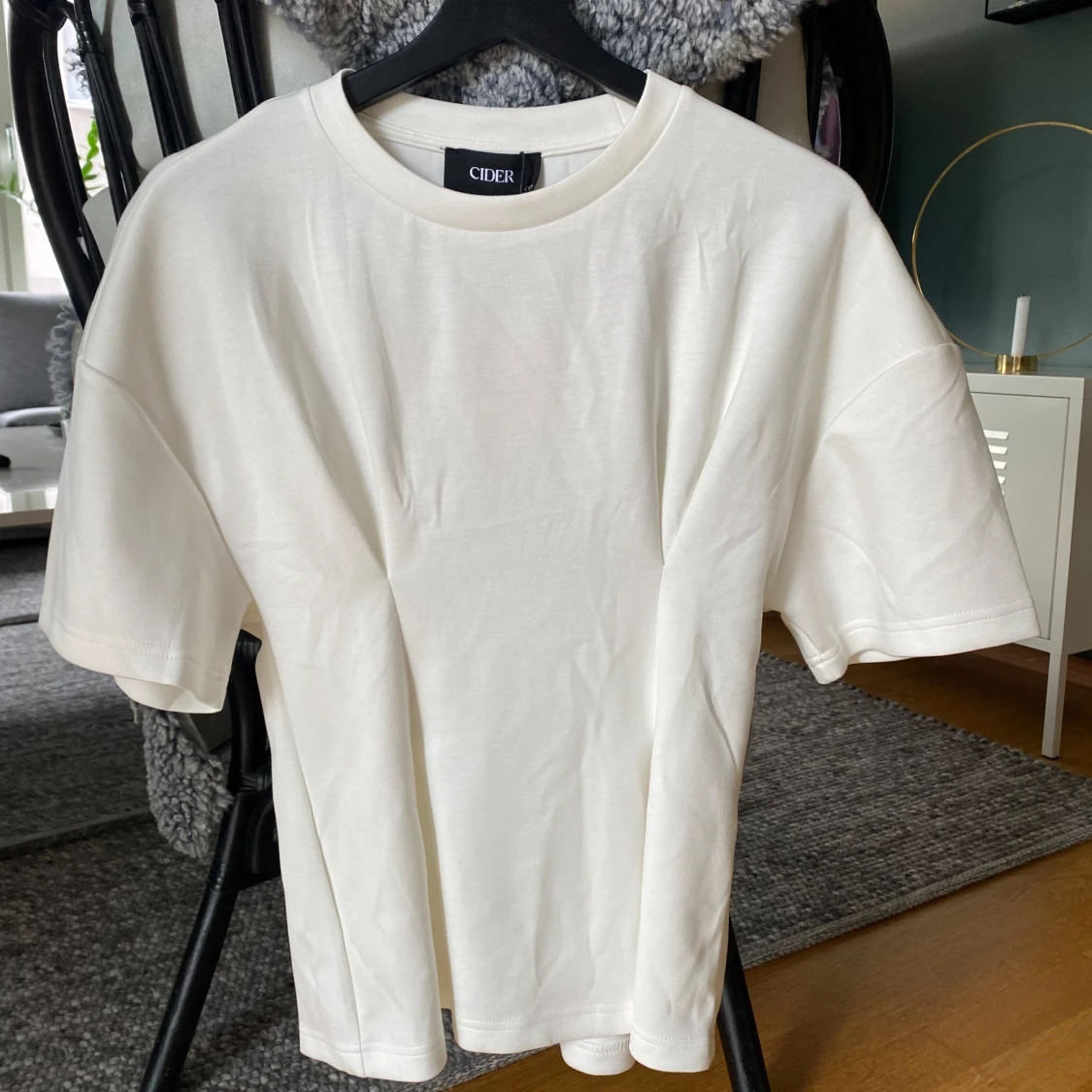 Vit/creméfärgad tröja