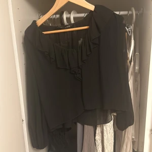 Zara blus  - Blus från zara använd en gång🤍