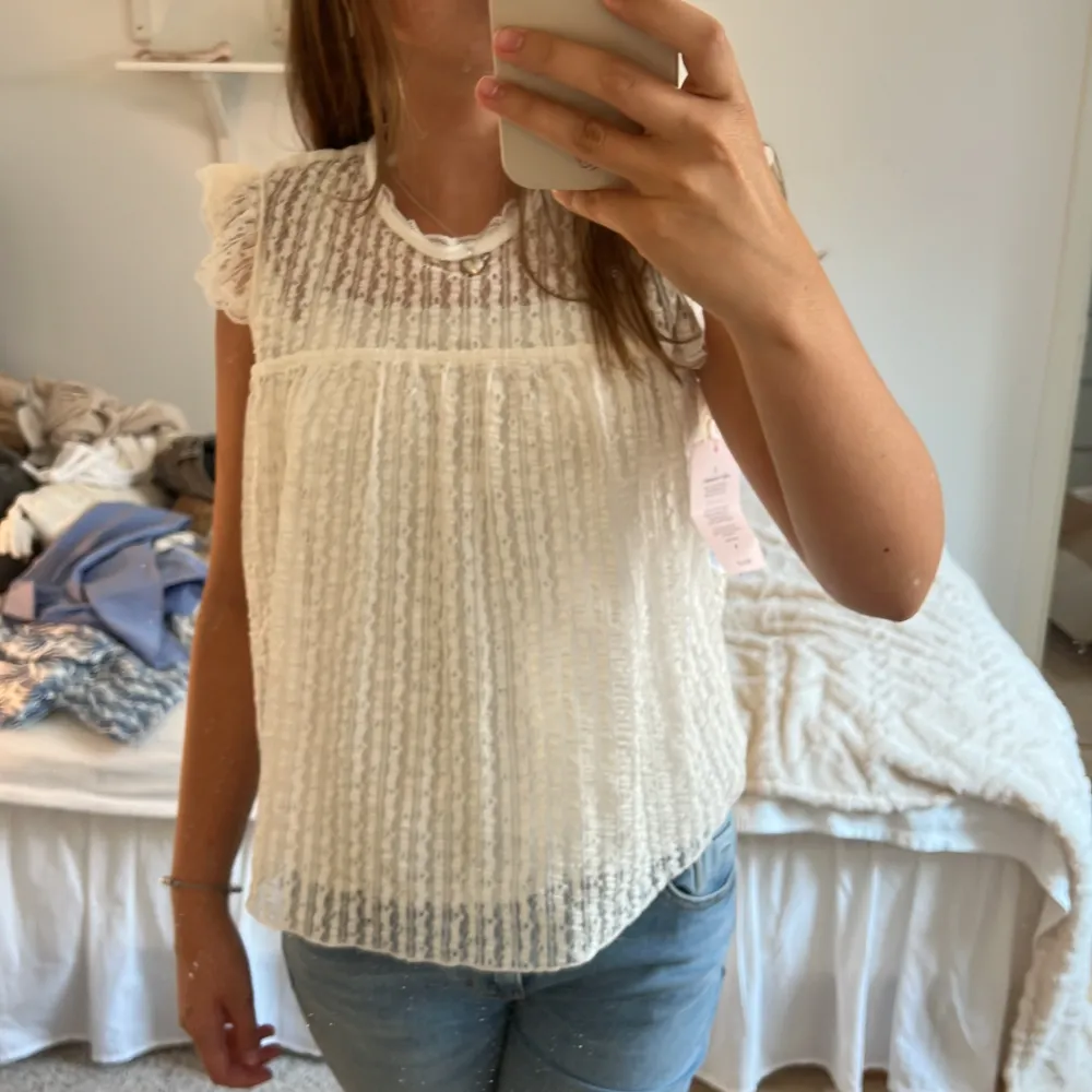 En jätte gullig topp från Nelly med prislappen kvar, aldrig använd! 💋. Blusar.