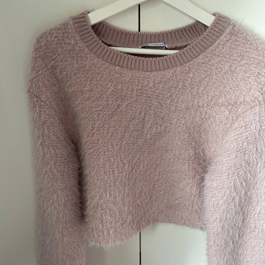 Rosa fluffig tröja från Zara
