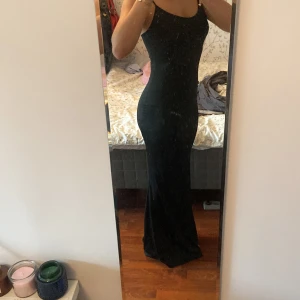 Maxiklänning - Jättefina klänning som jag aldrig använt💕 vet inte märket💕