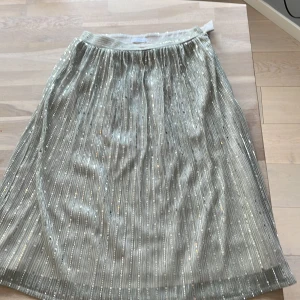 Kjol Ida sjöstedt  - Fint skick endast använd en gång