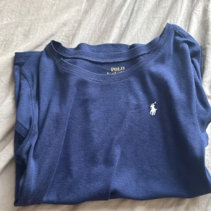 Ralph lauren tröja - Jag säljer denna jätte fina polo Ralph lauren tröja i nyskick då den ej kommer till användning! Den är i storlek 162 men sitter som en xs-s