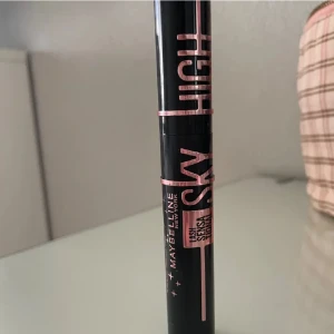 sky high mascara  - oanvänd!