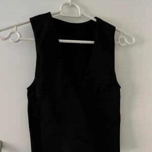 Tränings topp med v ringning - Tränings topp med v ringning från primark. Kan användas som vanlig topp 