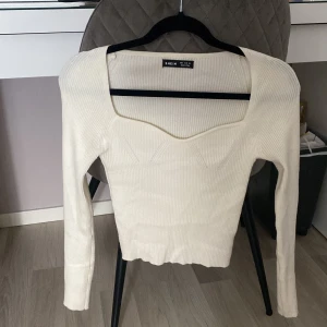 Tröja - Jätte fin stickad tröja som är tight!💓 Är i storlek S och är använd ca 2 gånger! Köpt för 170!💓