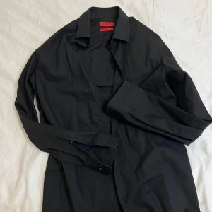 Hugo boss skjorta - Svart Hugo boss skjorta som aldrig är använd!