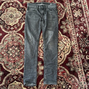 Replay jeans - Skick 8/10 den bästa jeansen du kommer hitta materialet är 10/10 dom är sköna att ha på sig mjukt material men stiliga