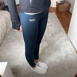 ICIW thights - Säljer ett par mörkblåa iciw thights i bra skick💕