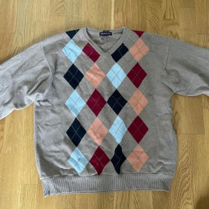 Gant Tröja - Säljer en Gant tröja i M, den är i riktigt bra skick, säljer då den ej kommer till användning Priset går att diskutera Mvh