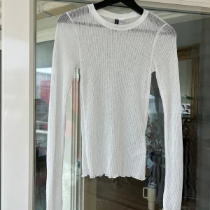 Transparant vit tröja  - Vit transparant tröja från hm, har använt en gång. 💌