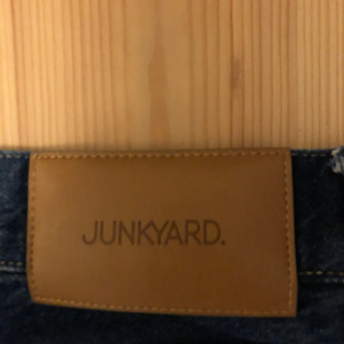 Mörkblå jeans från Junkyard - 2