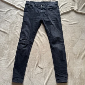 Saint Laurent jeans - Ysl jeans | slim | inga defekter | passar mig som är 185 och väger 70 kg, w31-32 | fraktar spårbart📍