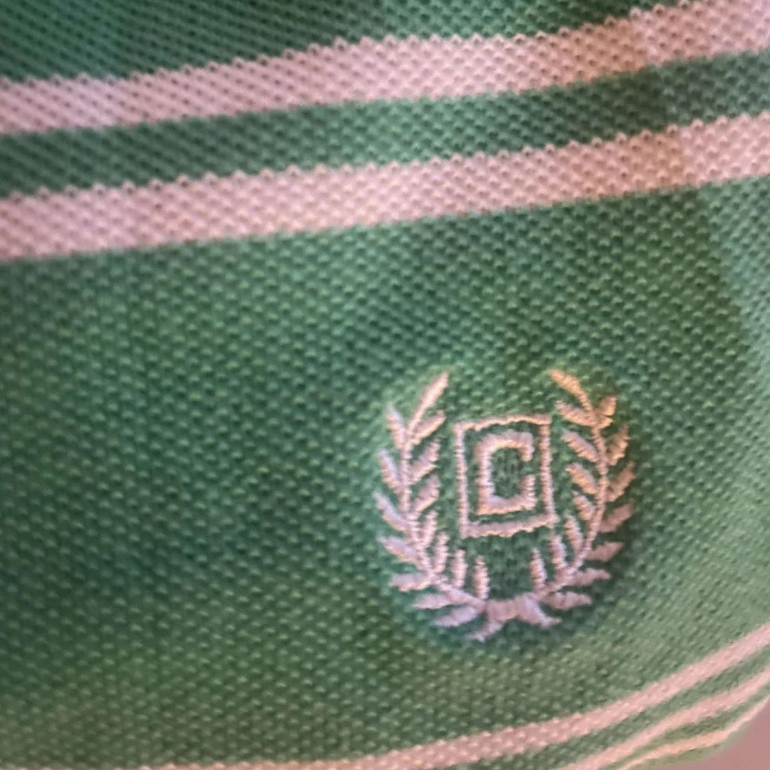 Grön randig pikétröja från Chaps - 4