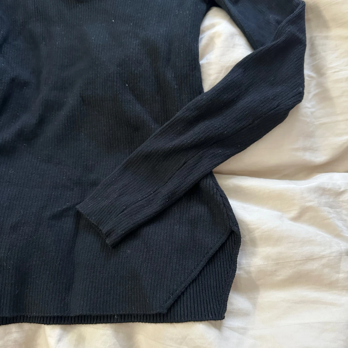 Svart långärmad med urringning - 2