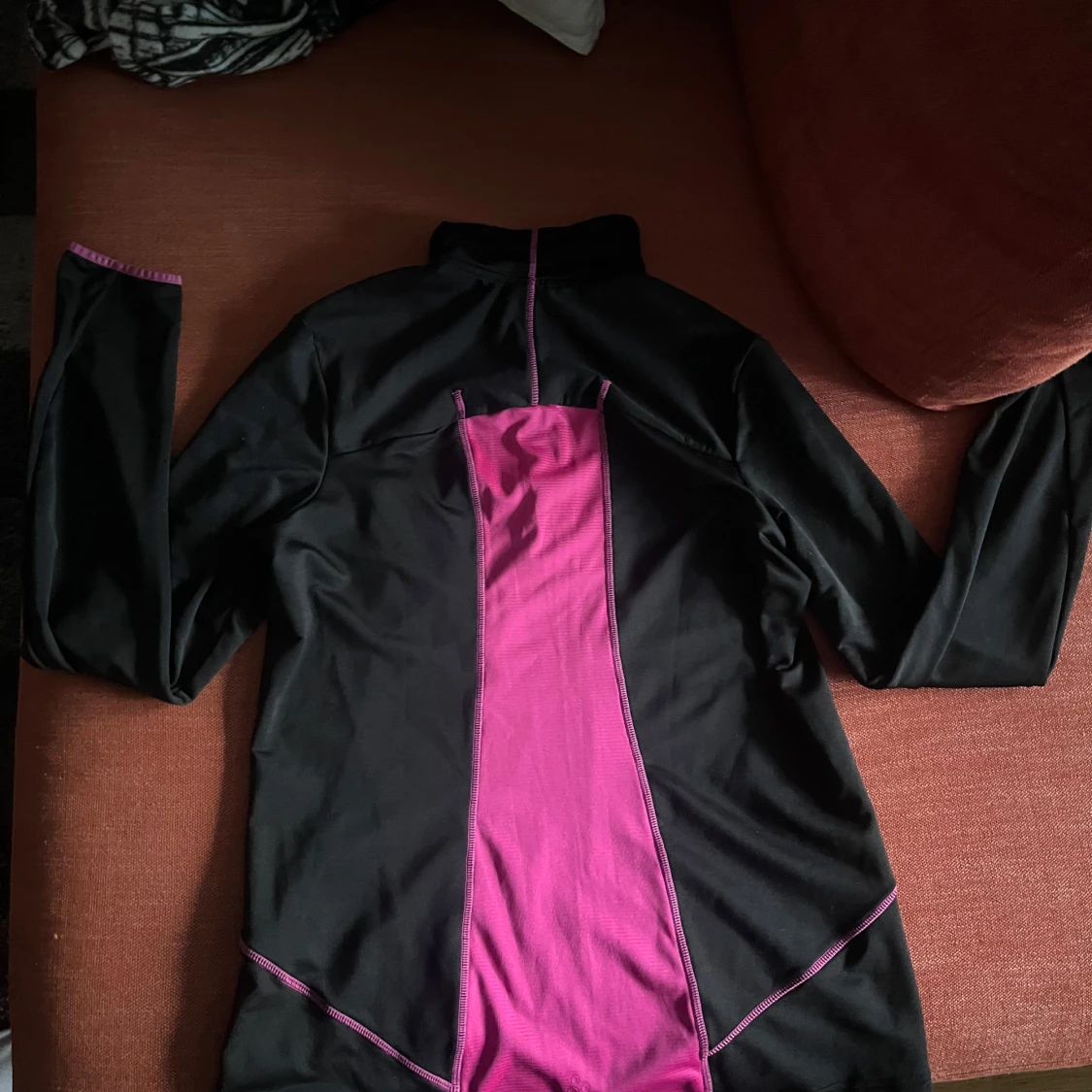 Svart och rosa tröja från Craft - 1