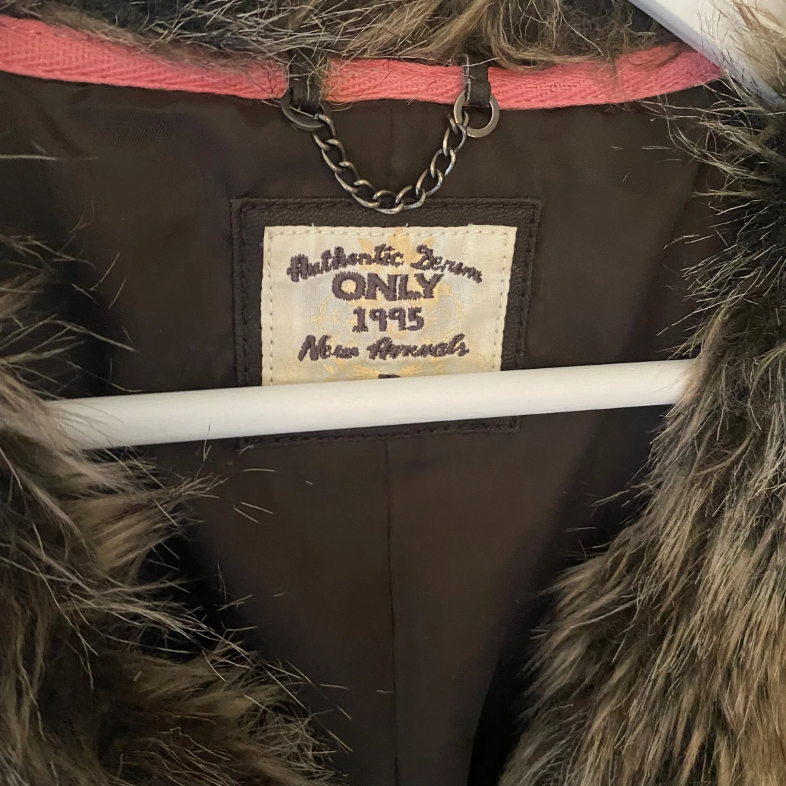 Brun pälsväst från ONLY - 1