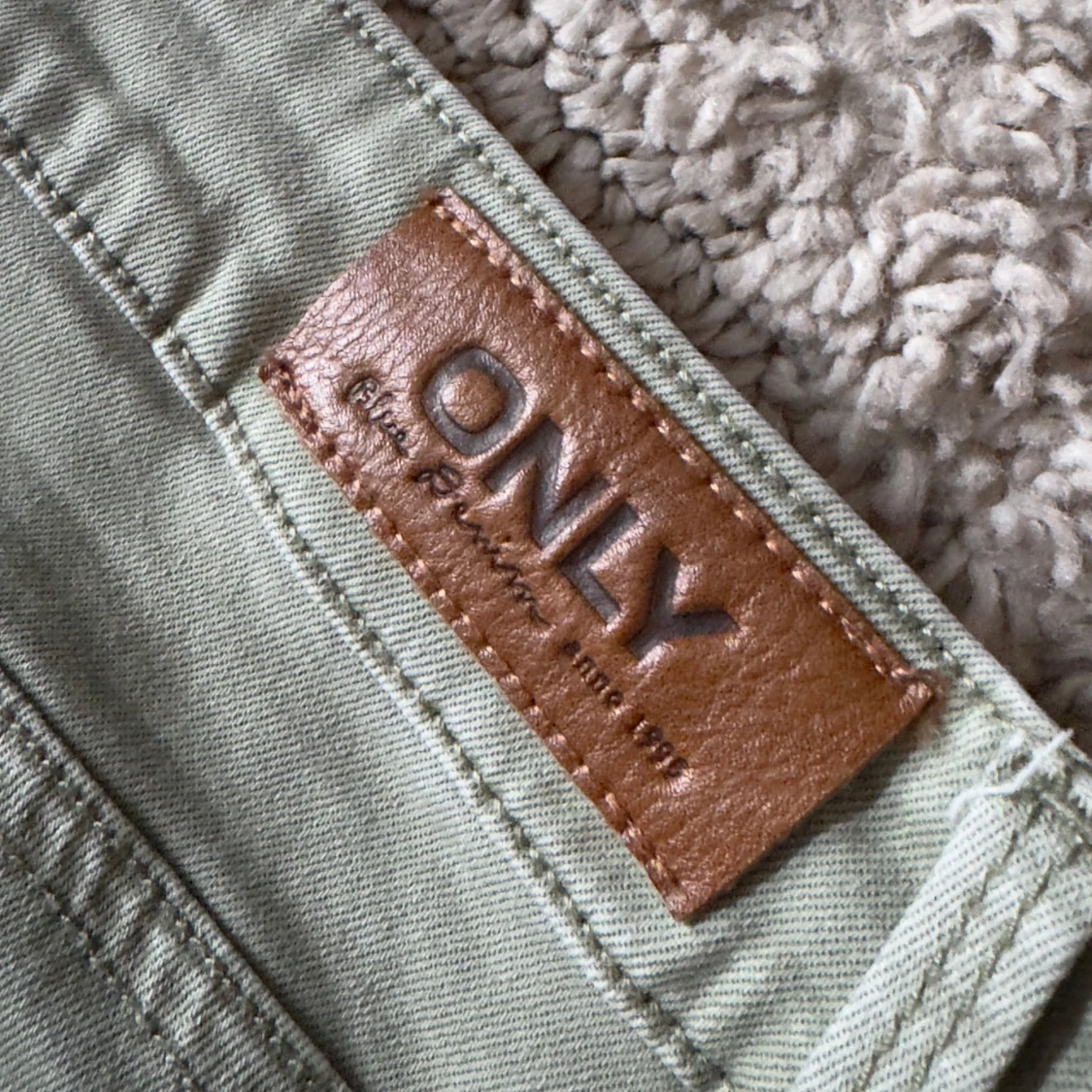 Gröna cargobyxor från ONLY - 3