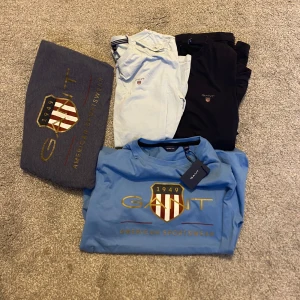 Gant t-shirts bulk✅ - Ge gärna bud! Gant t-shirts bulk i olika storlekar! Finns i enskilda annonser också!
