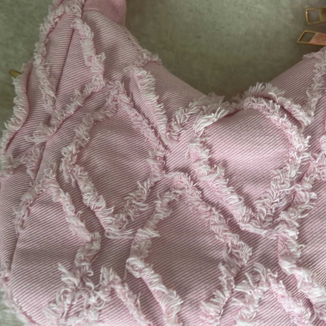 Rosa axelväska med fransar - 1