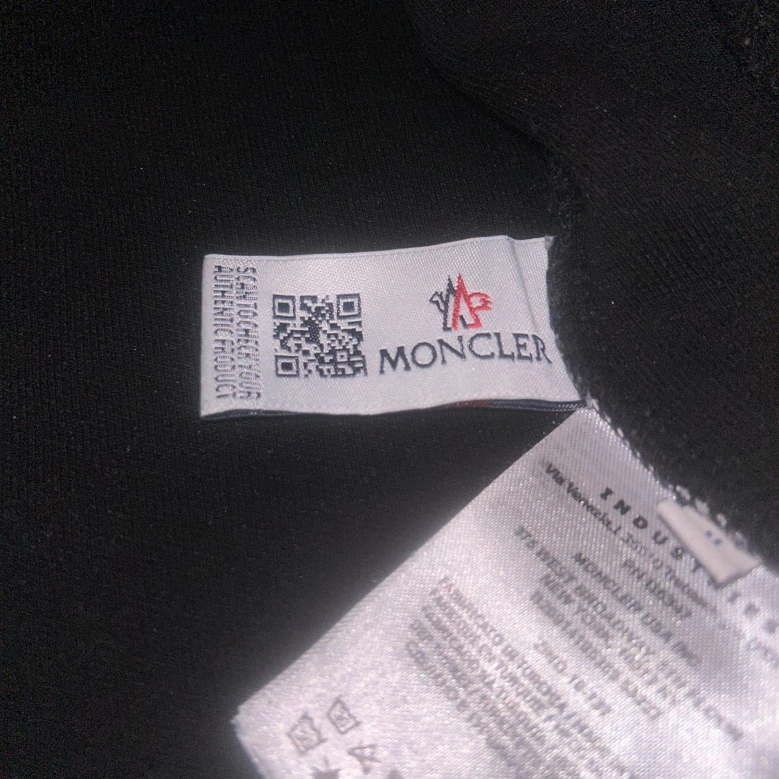 Svart tröja med dragkedja från Moncler - 2