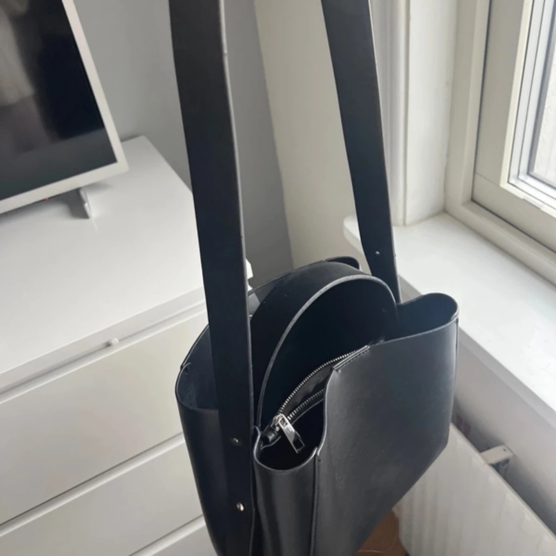 Svart axelväska i skinn - 4