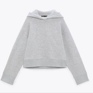 Zara hoodie  - Säljer denna snygga zara hoodie som jag köpte i Spanien men inte kommit till användning. Skriv för frågor 💞