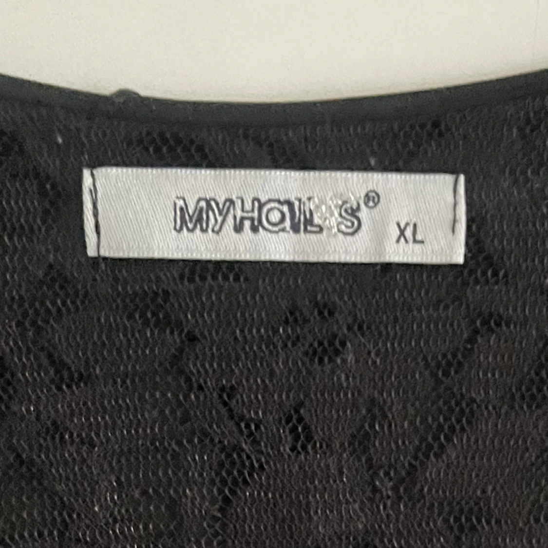 Svart ärmlös topp från MyHailys - 2