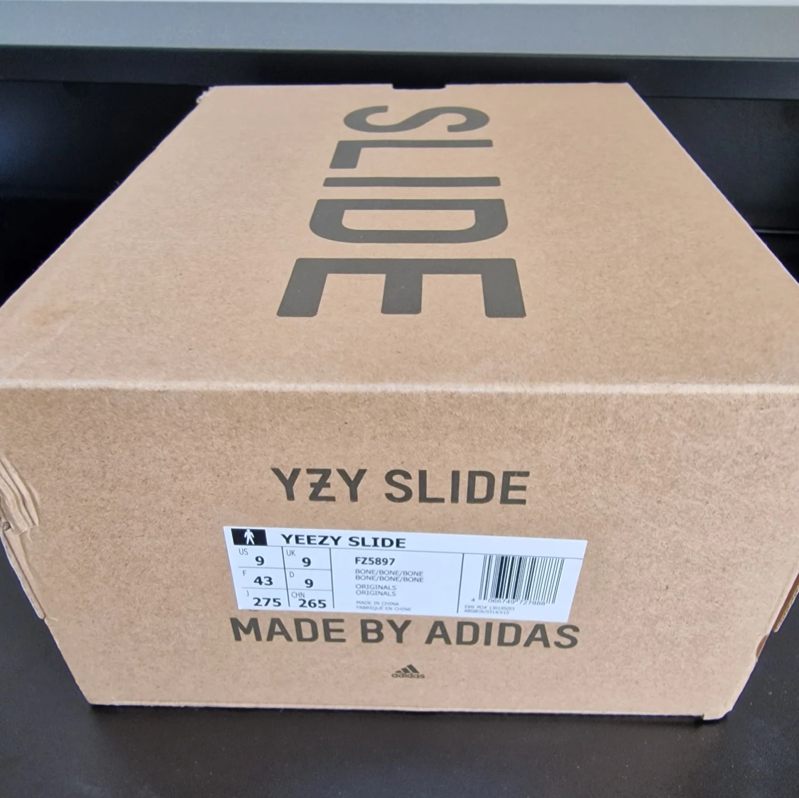YEEZY SLIDES  - 4