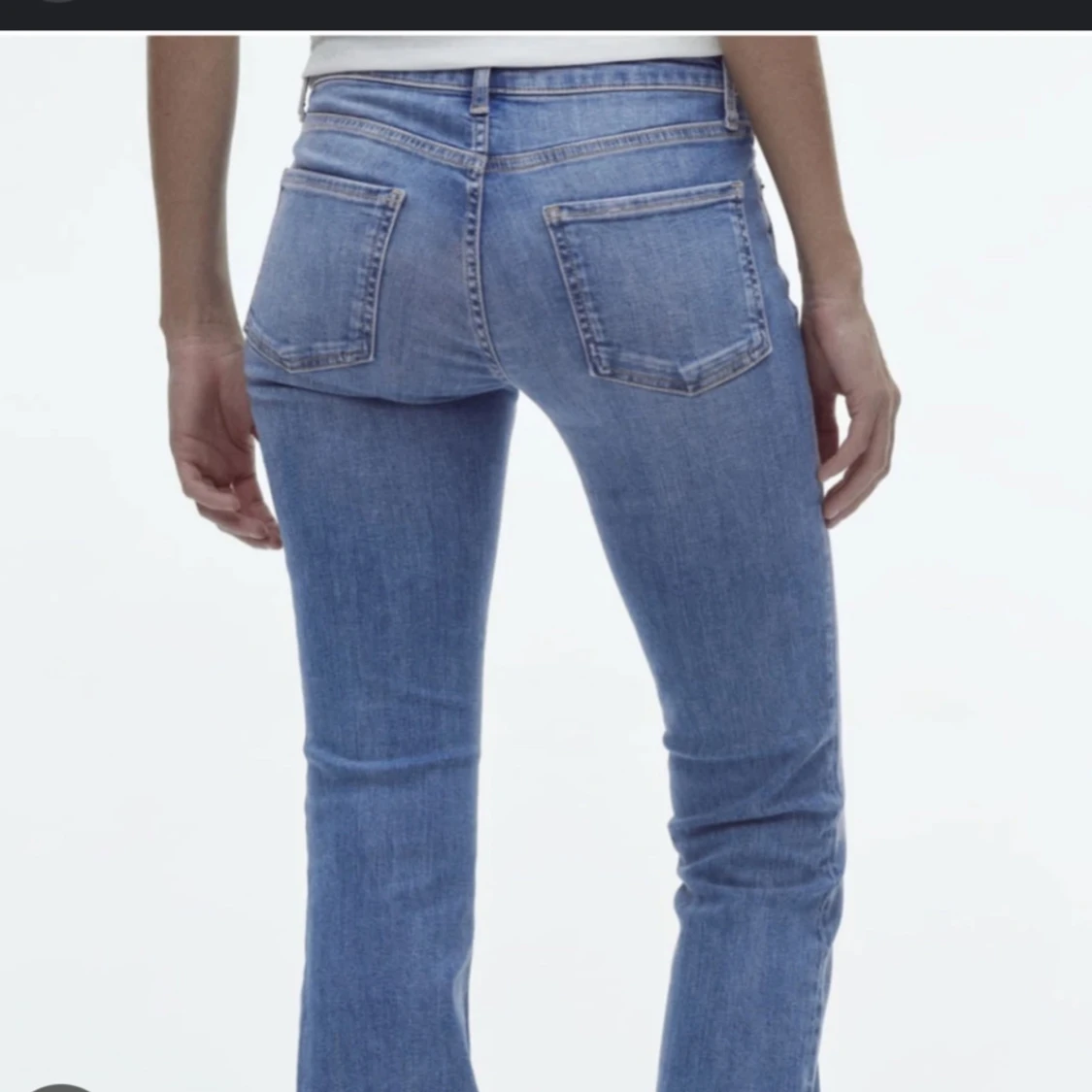 Blå bootcut jeans från Zara - 1