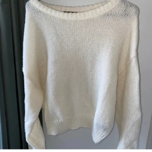 Vit stickad tröja - Säljer denna vita stickade tröja❣️