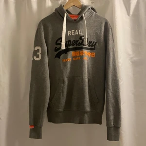 Superdry - Snygg hoodie från superdry