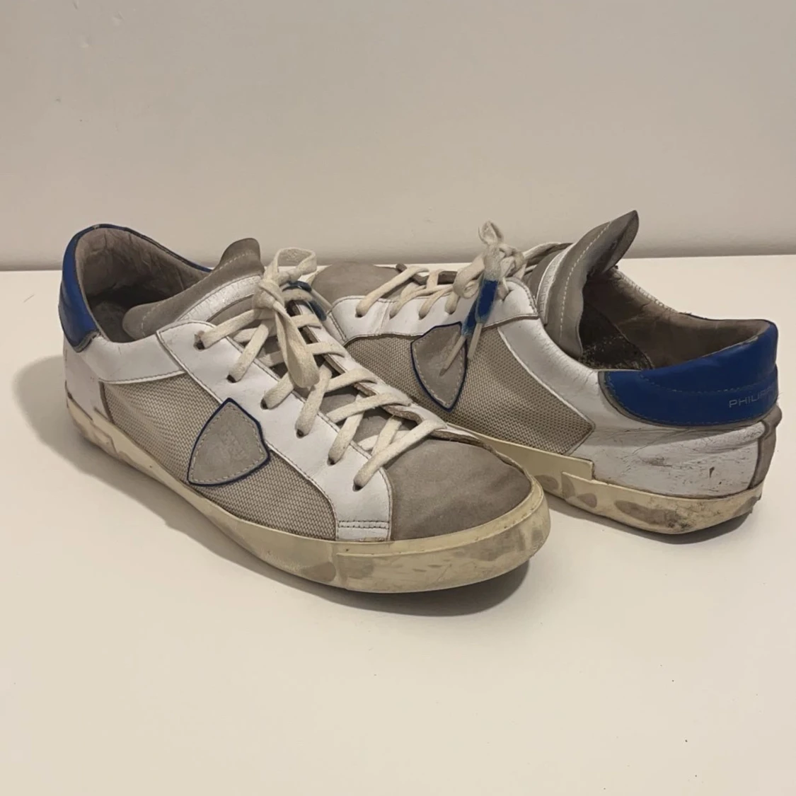 Vita skor från Philippe model