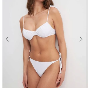 Bikini - Jättefin bikini som aldrig är använd och har lappen kvar på både över och underdel, storlek S i underdelen och 75C(S) i överdelen. Tveka inte på att skriva vid minsta fundering❤️