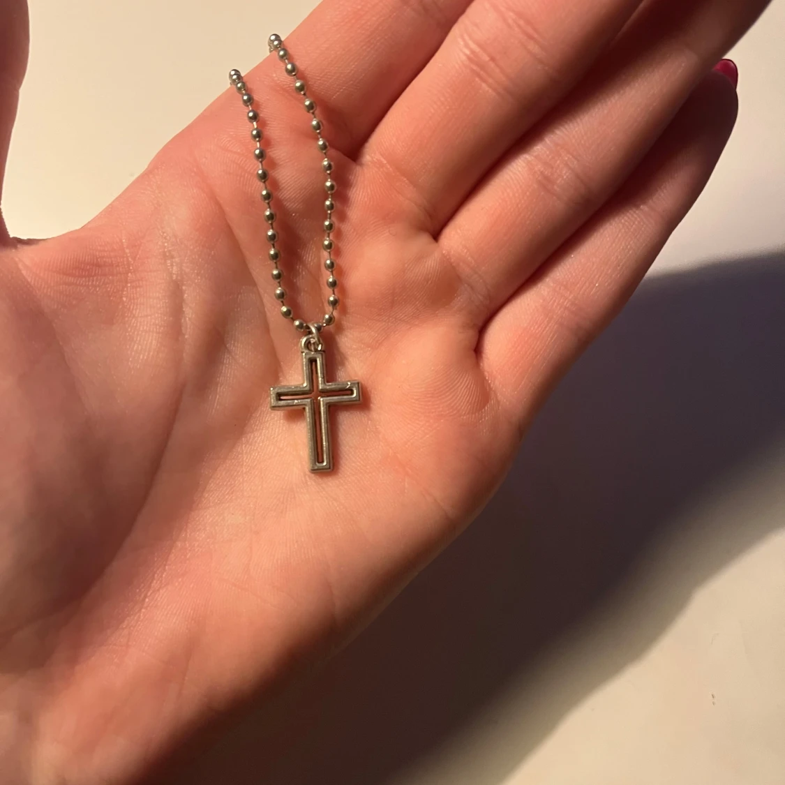 Två halsband med korshängen - 4