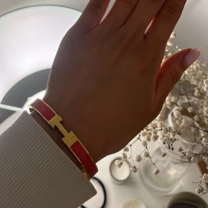 Hermes armband kopia  - Hermes liknande armband men i bra kvalitet! Köpte för 500kr aldrig använd 