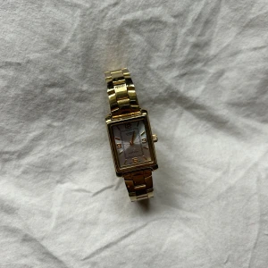 Guld klocka  - Guld klocka från casio 