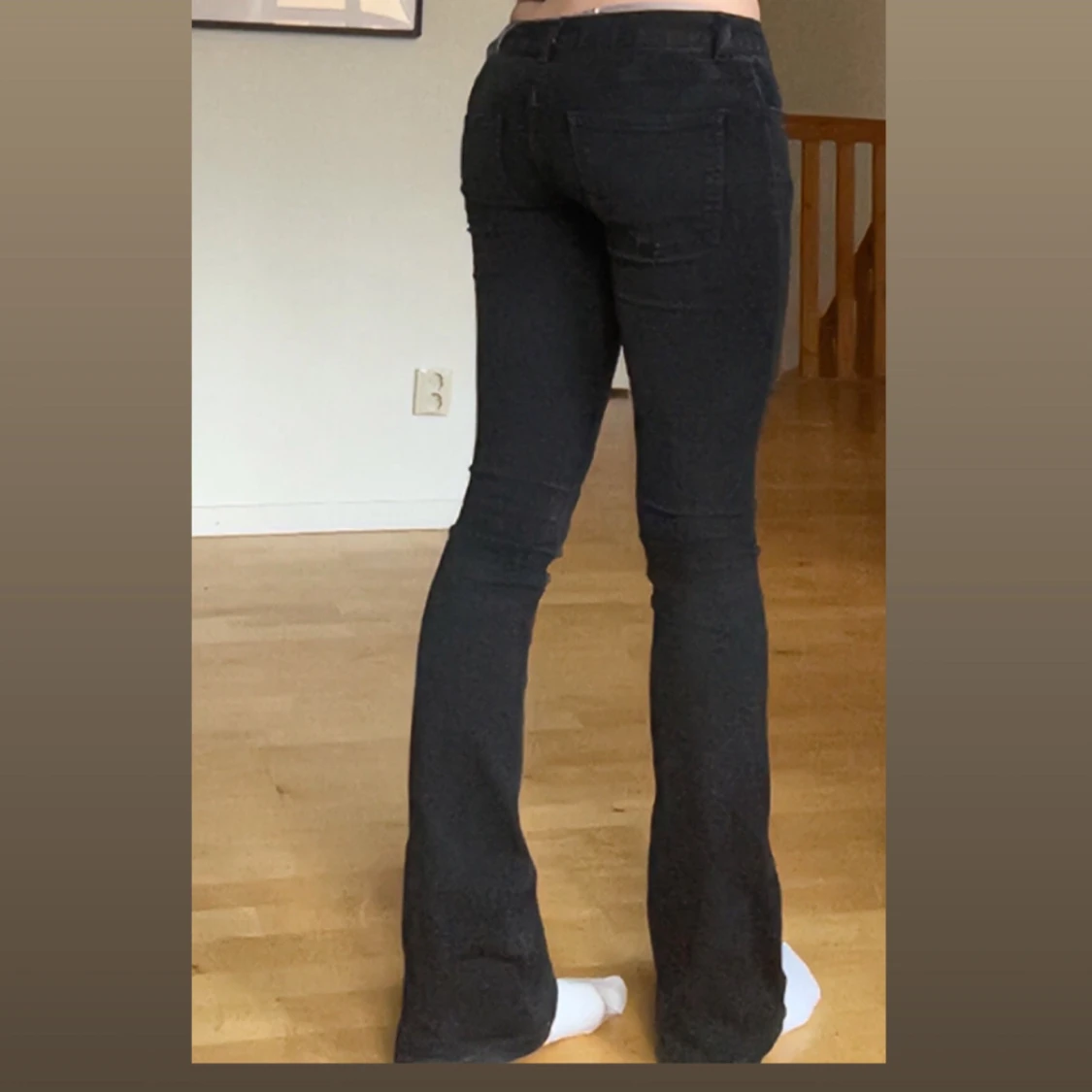 Svarta bootcut jeans ifrån nly  - 1