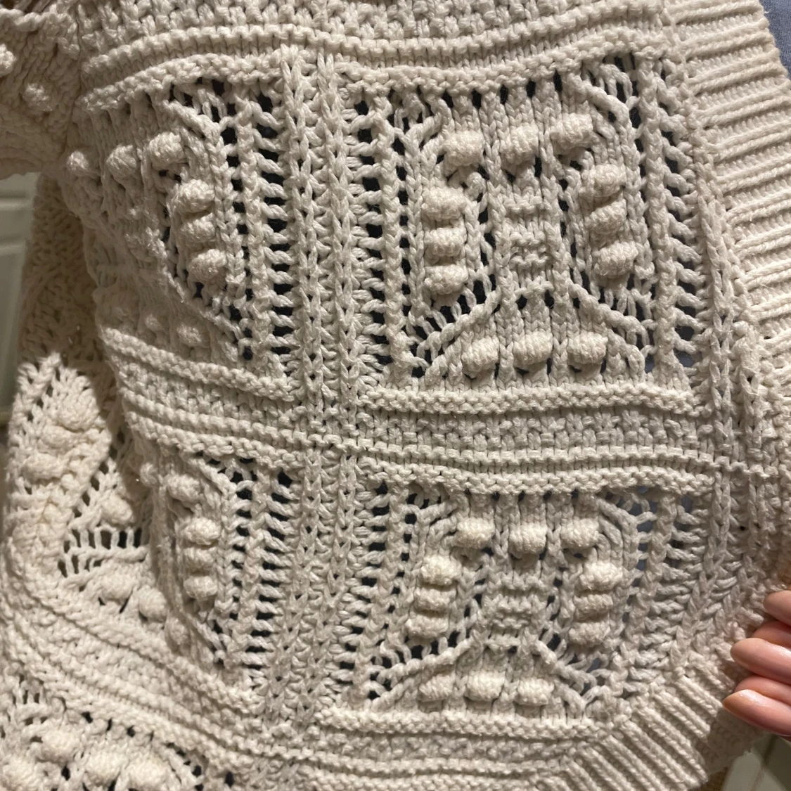 Vit stickad kofta från Lindex - 3