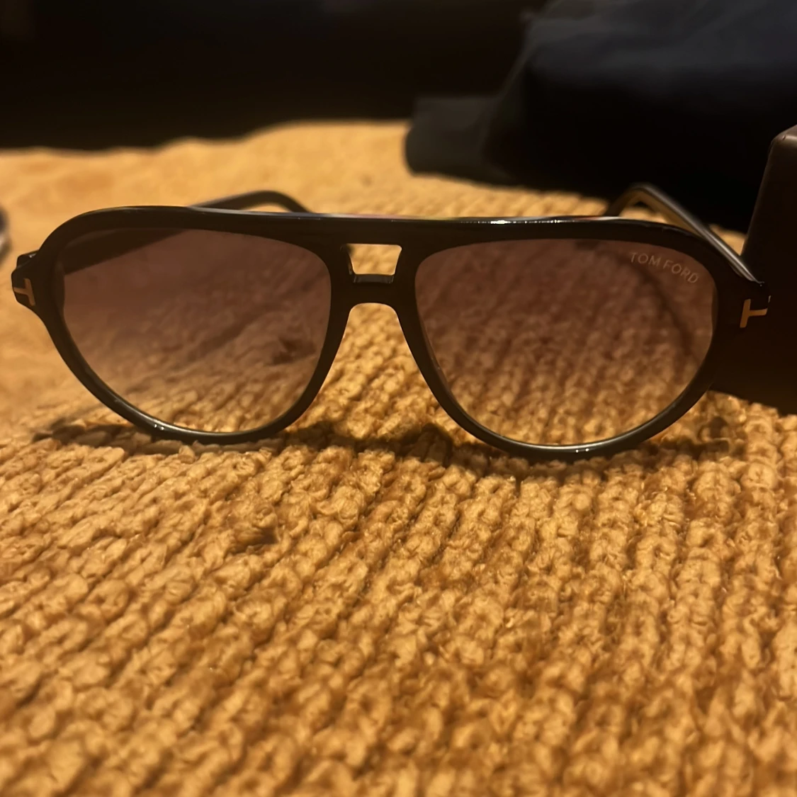 Svarta solglasögon från tom Ford