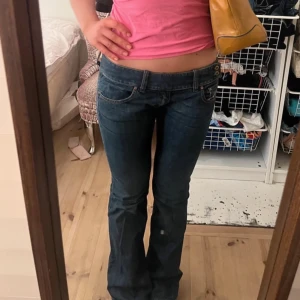 Diesel jeans - Lånade bilder!! Köpte dessa second hand men de passade inte mig så säljer nu dem. Midjemått 39, innerbenslängd 83