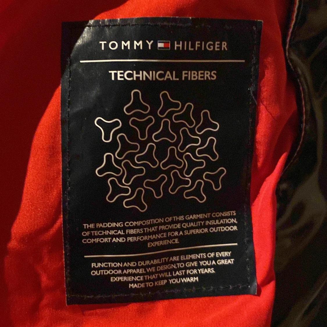 Svart pufferjacka från Tommy Hilfiger - 93