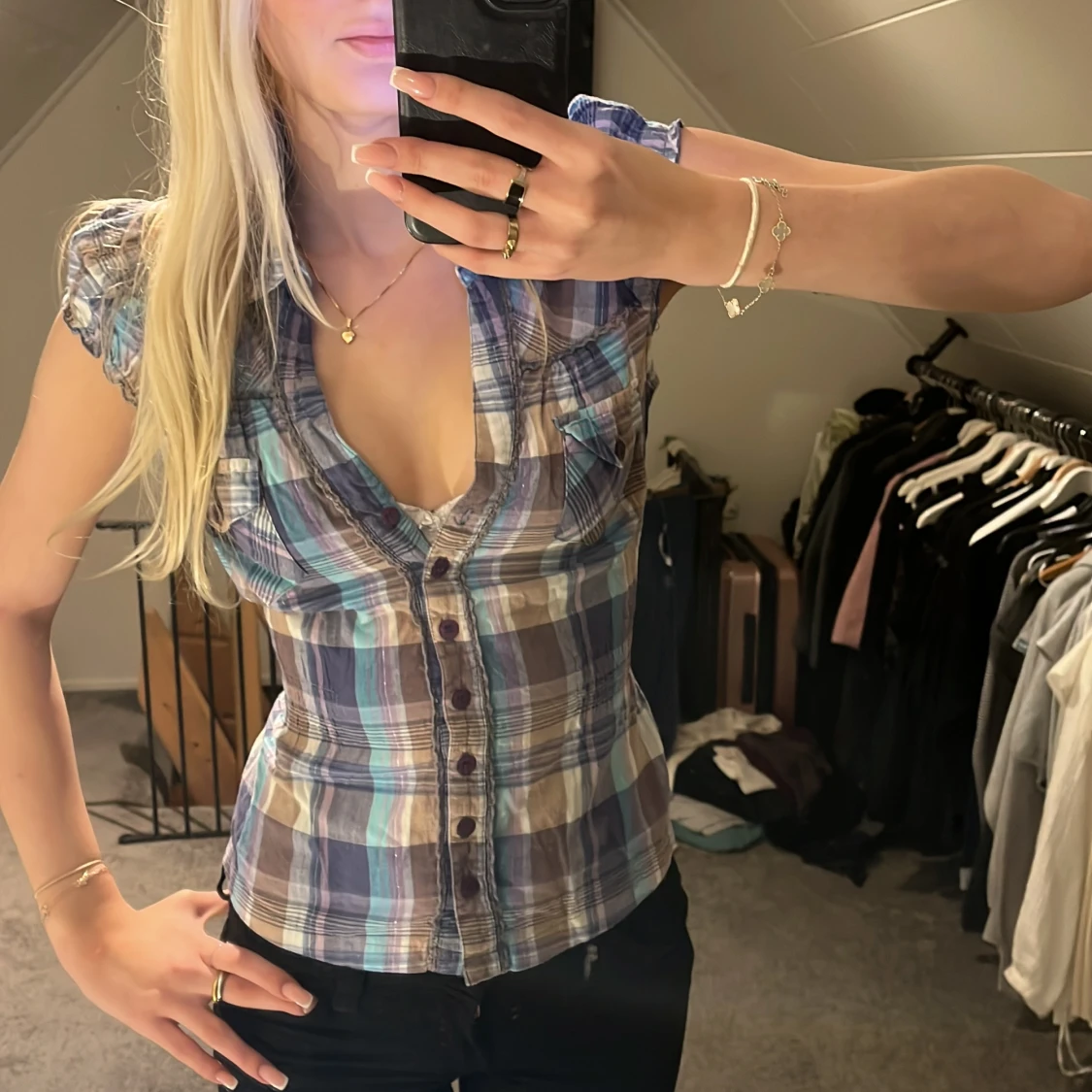 Rutig blus med korta ärmar