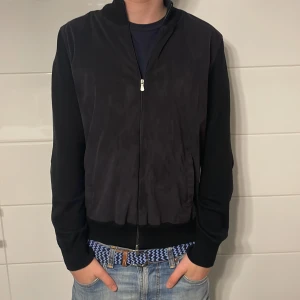 Gran Sasso Zip Cardigan - En fet zip-cardigan från gran sasso med ull | Storlek 50/S | Modellen är 183cm | Nypris ligger runt 6k | Fast pris