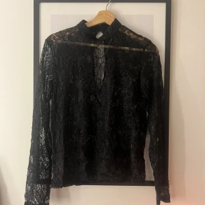 Glittrig spets tröja - Jätte fin glittrig spets tröja 🖤🖤