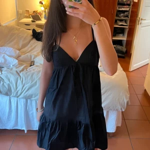 Svart klänning - Helt oanvänd med prislapp kvar i storlek S❤️