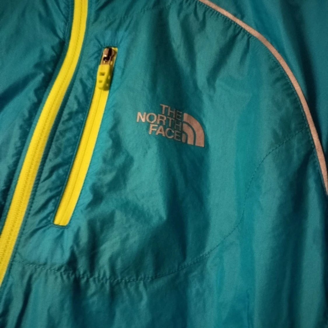 Turkos vind/ löpar jacka från The North Face - 90
