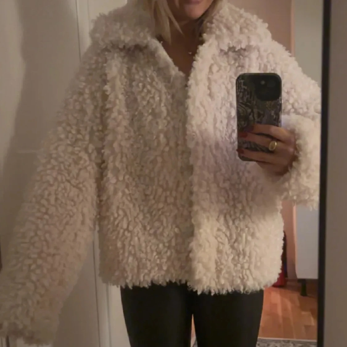 Beige fluffjacka  - 90