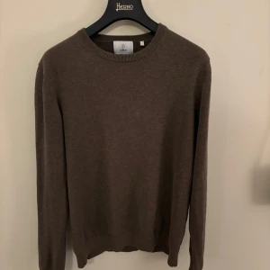 Brun tröja från Bläck - Säljer en stilren brun tröja från Bläck i storlek S. Knappt använd, dvs i princip nyskick. 